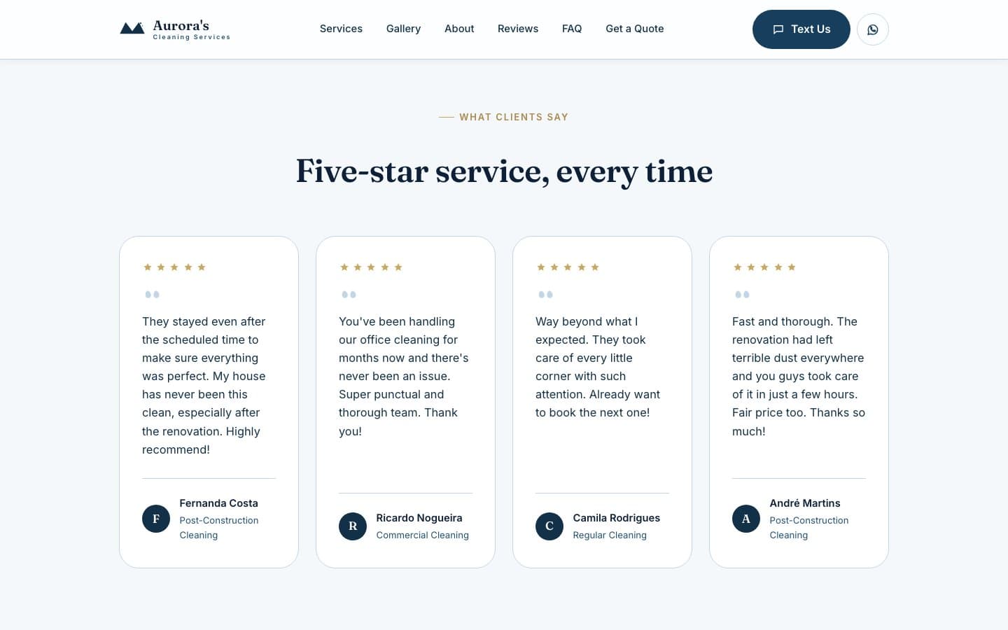 Depoimentos de clientes da Aurora's Cleaning Services, todos com 5 estrelas